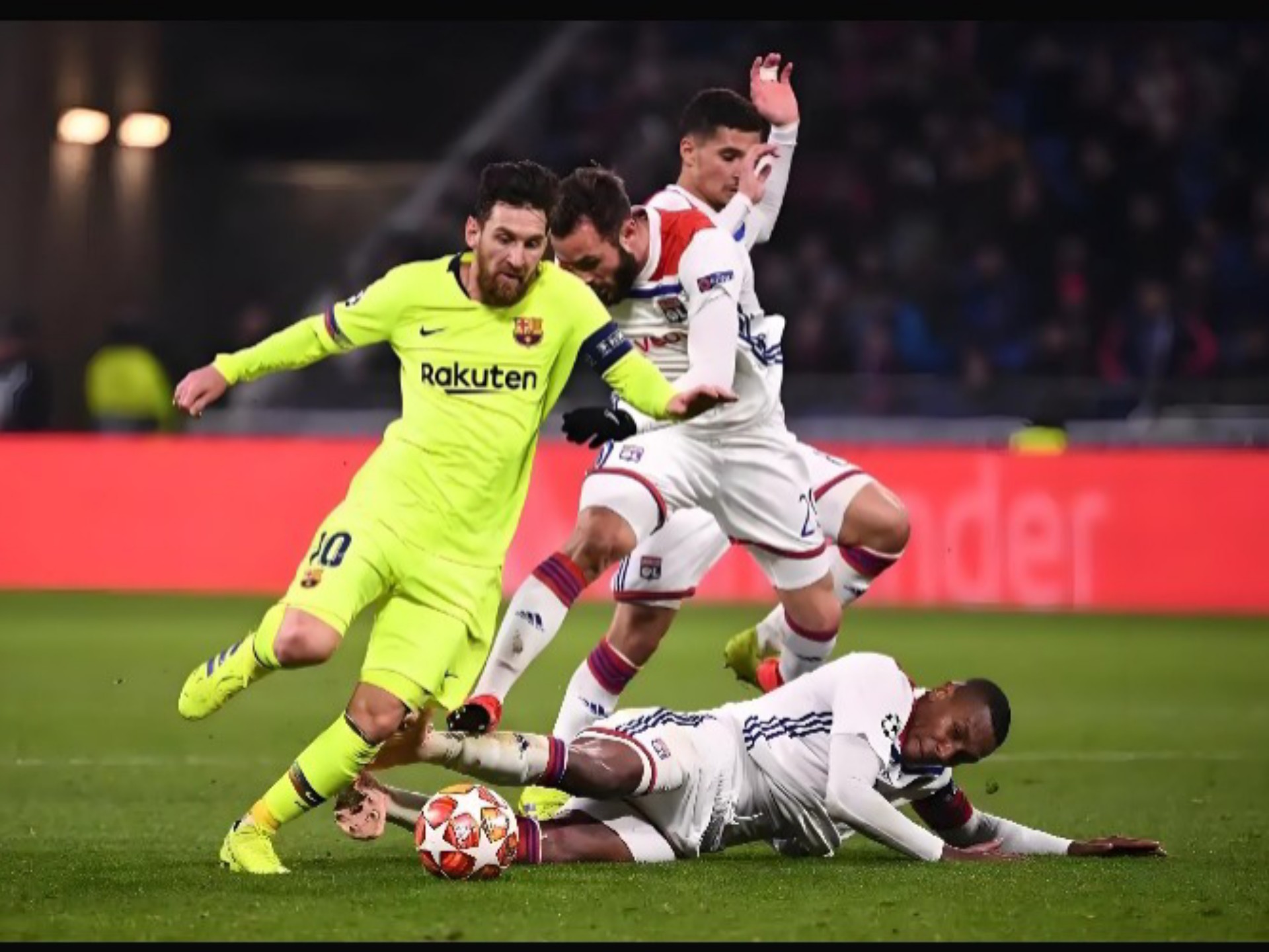 爱游戏正版平台梅西重要时刻出色防守，MAD带队取胜！(梅西最适合什么阵型)