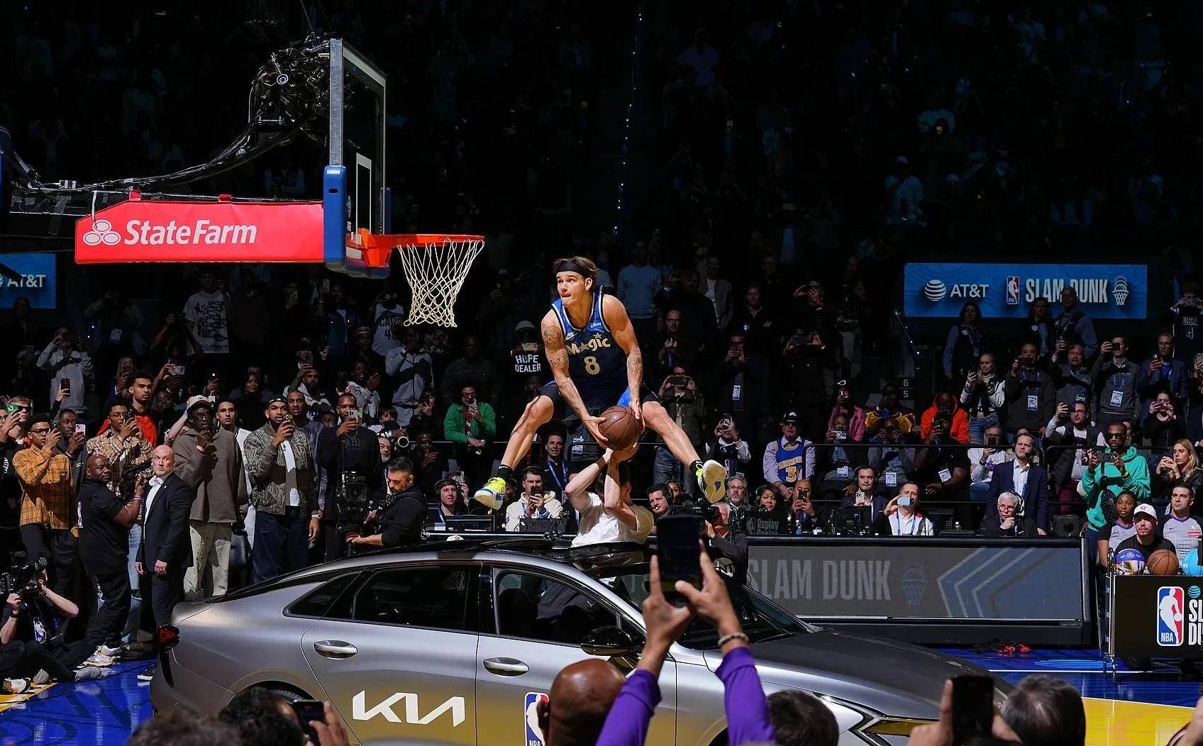 爱游戏手游推荐2025最后时刻胜出首场状态出色，拜仁观众沸腾！，字母哥重返赛场观众掌声雷动(积小胜为大胜出自哪里)